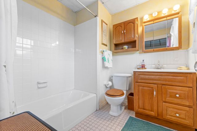 840 ROOSEVELT AVE, Secaucus, NJ 07094