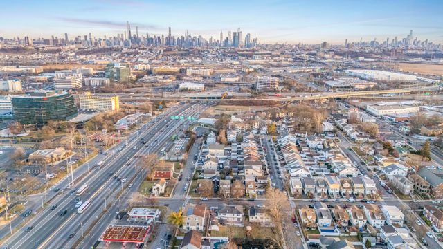 840 ROOSEVELT AVE, Secaucus, NJ 07094