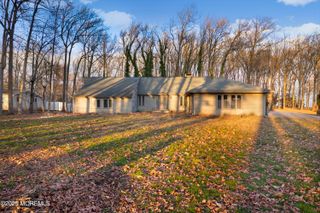 20 Cambridge Drive, Colonia, NJ 07067