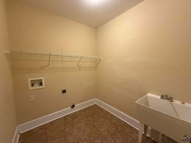 301 Downing Circle, Kathleen, GA 31047