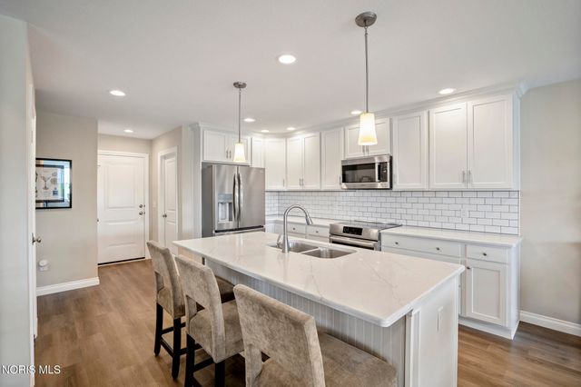 15079 E Sunset Maple Drive, Perrysburg, OH 43551