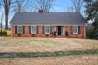 819 Ashmeade Road, Charlotte, NC 28211