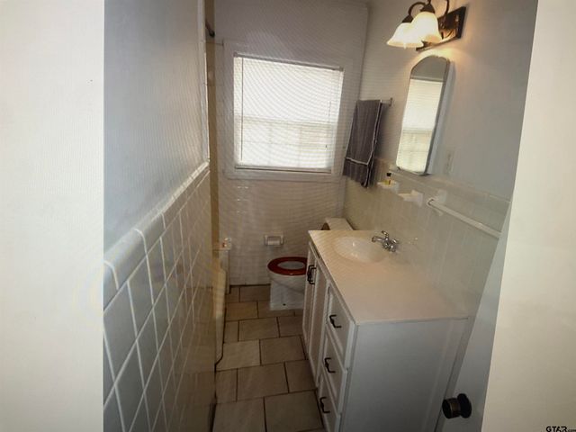 908 W Sixth St., Tyler, TX 75701