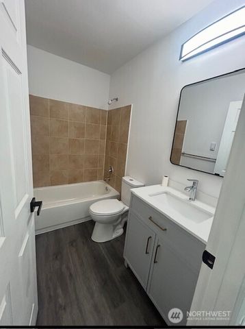 7662 S 134th Street, Seattle, WA 98178