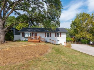 2405 E WALNUT ST, Columbia, MO 65201