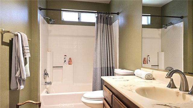 8467 Penfield, Winnetka, CA 91306