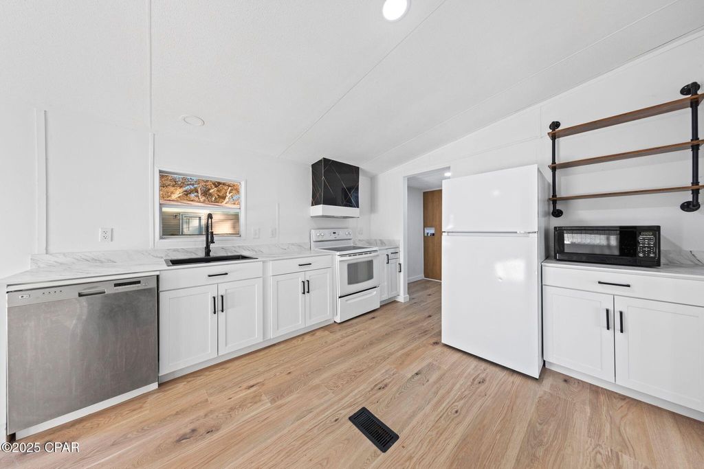 3735 E 6th Street, Panama City, FL 32401