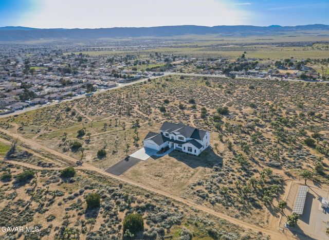 47th Stw Vic Ave K2, Quartz Hill, CA 93536