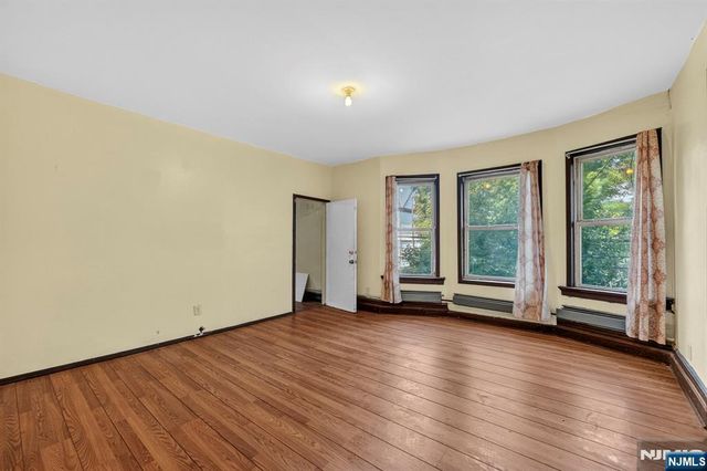 366 7th Avenue, Newark, NJ 07107