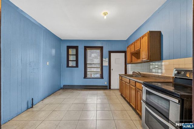 366 7th Avenue, Newark, NJ 07107