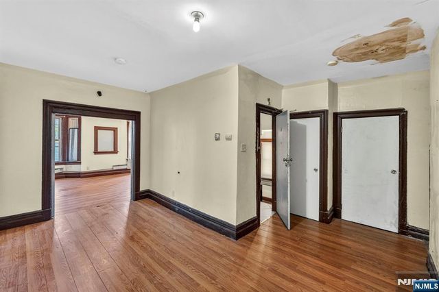 366 7th Avenue, Newark, NJ 07107