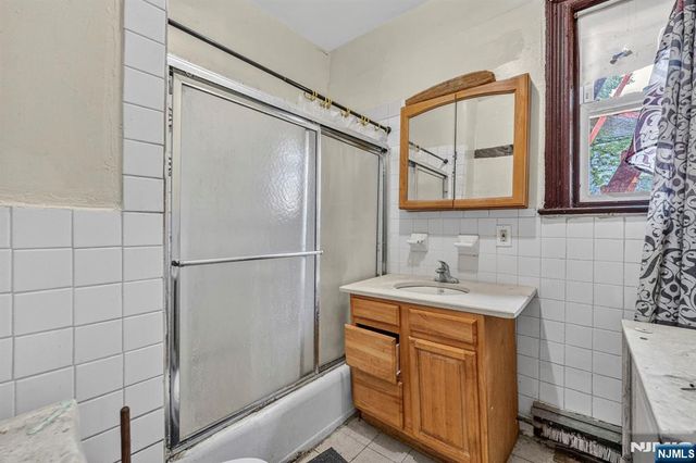 366 7th Avenue, Newark, NJ 07107