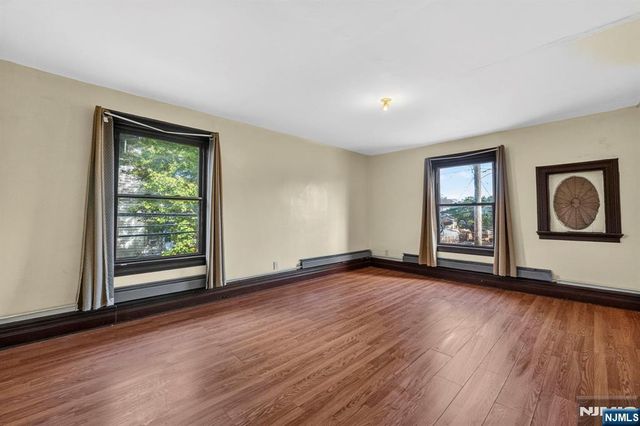366 7th Avenue, Newark, NJ 07107