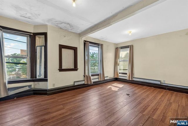 366 7th Avenue, Newark, NJ 07107