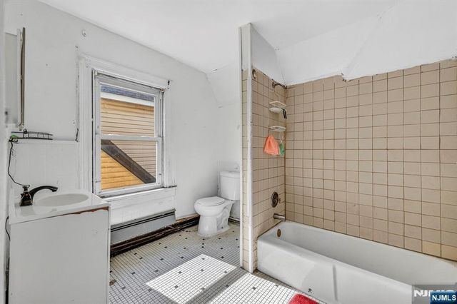 366 7th Avenue, Newark, NJ 07107