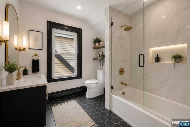 366 7th Avenue, Newark, NJ 07107