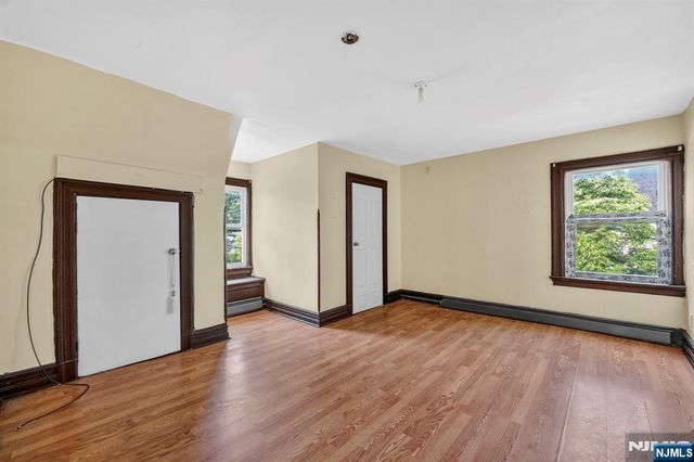 366 7th Avenue, Newark, NJ 07107