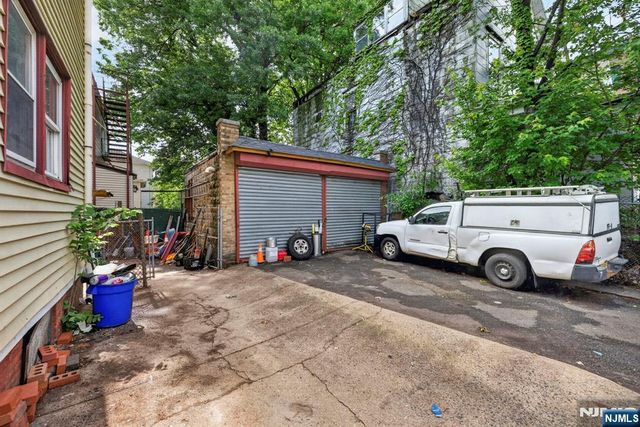 366 7th Avenue, Newark, NJ 07107