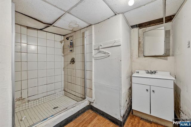 366 7th Avenue, Newark, NJ 07107
