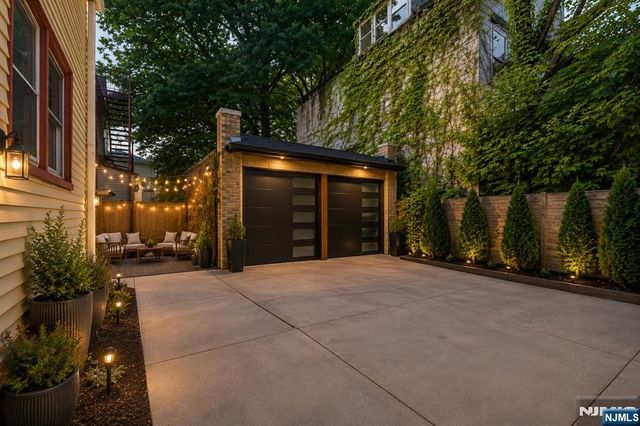 366 7th Avenue, Newark, NJ 07107