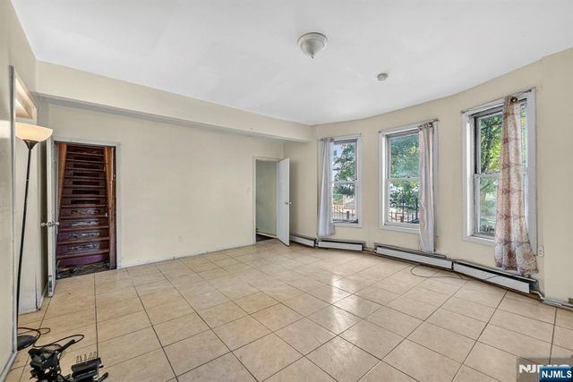 366 7th Avenue, Newark, NJ 07107
