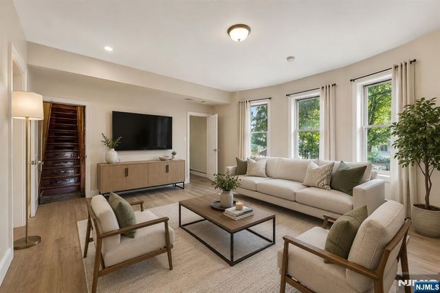 366 7th Avenue, Newark, NJ 07107