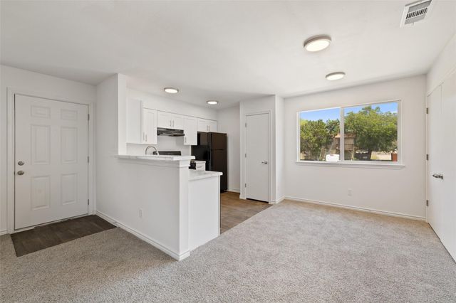 9903 Roxanna DR B, Austin, TX 78748