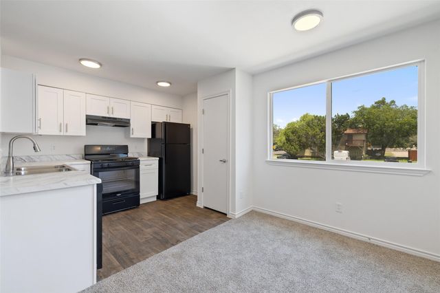 9903 Roxanna DR B, Austin, TX 78748