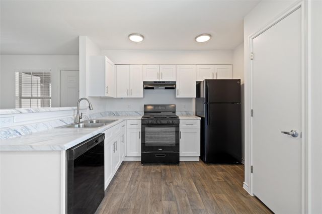 9903 Roxanna DR B, Austin, TX 78748