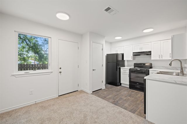 9903 Roxanna DR B, Austin, TX 78748