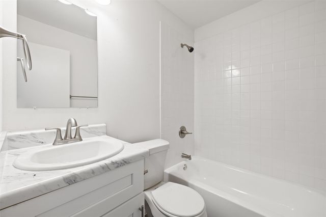 9903 Roxanna DR B, Austin, TX 78748