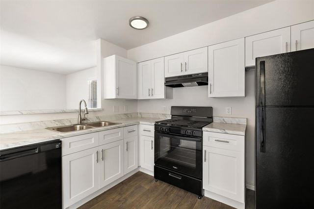 9903 Roxanna DR B, Austin, TX 78748