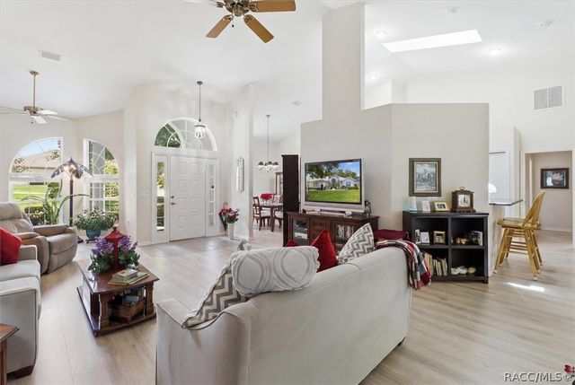 1886 E Saint James Loop, Inverness, FL 34453