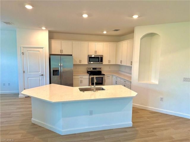 1785 Hagen CT, Naples, FL 34120