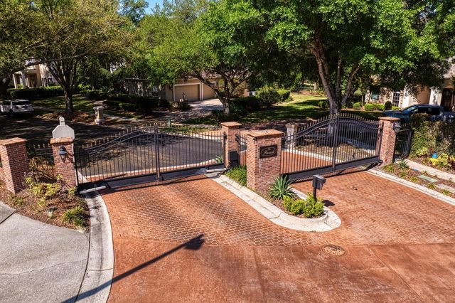 18008 PINNACLE COURT, Tampa, FL 33647