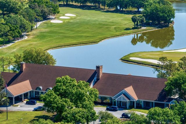 18008 PINNACLE COURT, Tampa, FL 33647