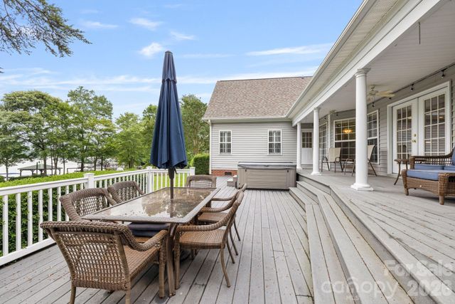 9372 Island Point Road, Sherrills Ford, NC 28673