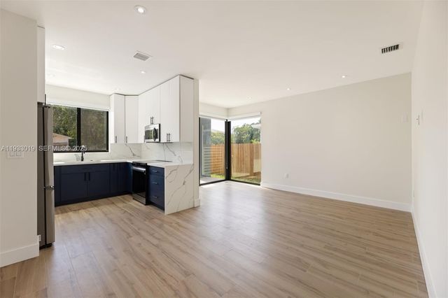 6852-6850 NW 4th AVE, Miami, FL 33150