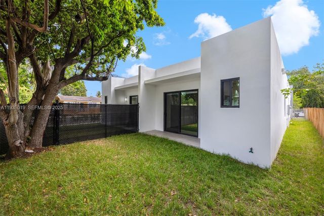 6852-6850 NW 4th AVE, Miami, FL 33150