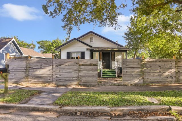 105 Graham Street, Baytown, TX 77520