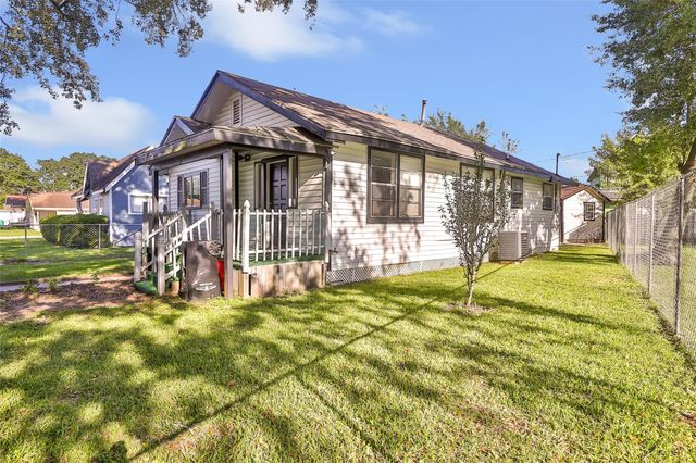 105 Graham Street, Baytown, TX 77520