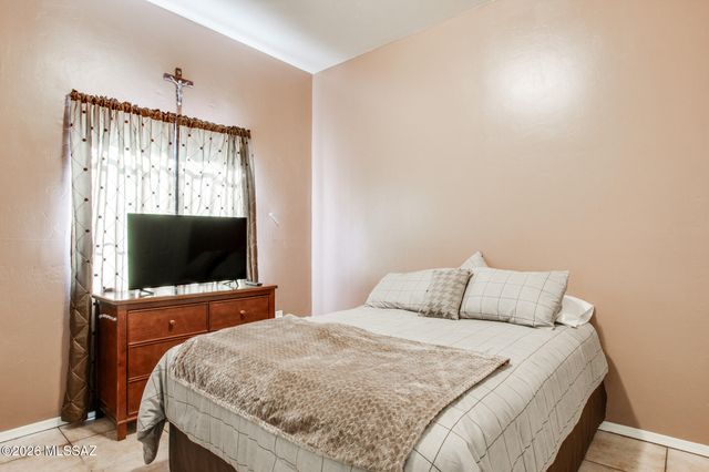1998 S Sylvester Drive, Tucson, AZ 85713