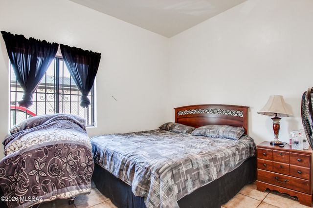 1998 S Sylvester Drive, Tucson, AZ 85713