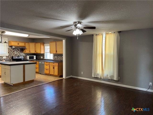 111 N Alexander Street, Belton, TX 76513