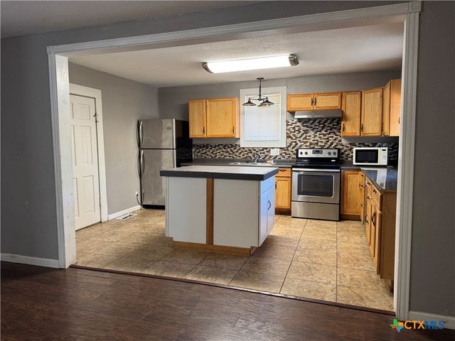 111 N Alexander Street, Belton, TX 76513