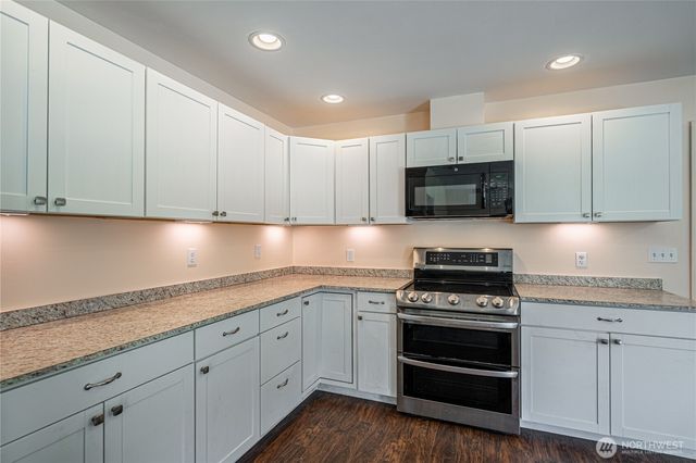 876 1st St, Chelan Falls, WA 98817