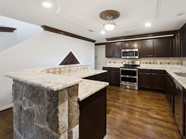 345 Chalkstone Drive, Fort Worth, TX 76131