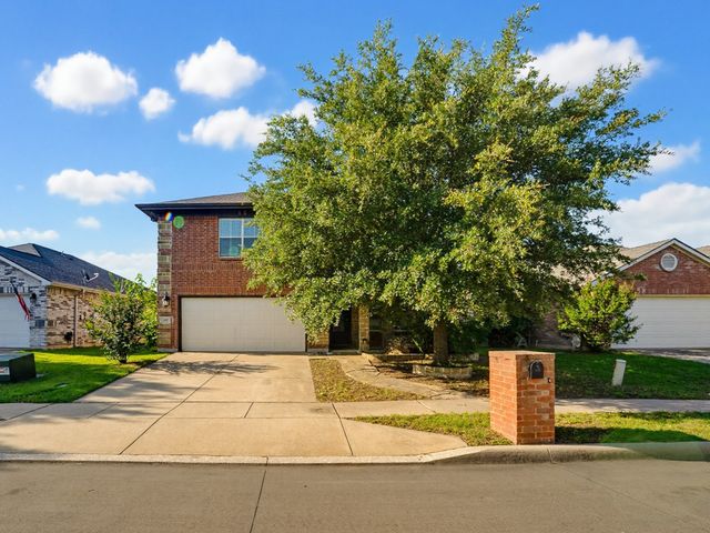 345 Chalkstone Drive, Fort Worth, TX 76131