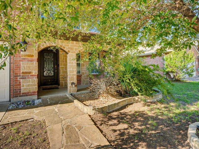 345 Chalkstone Drive, Fort Worth, TX 76131