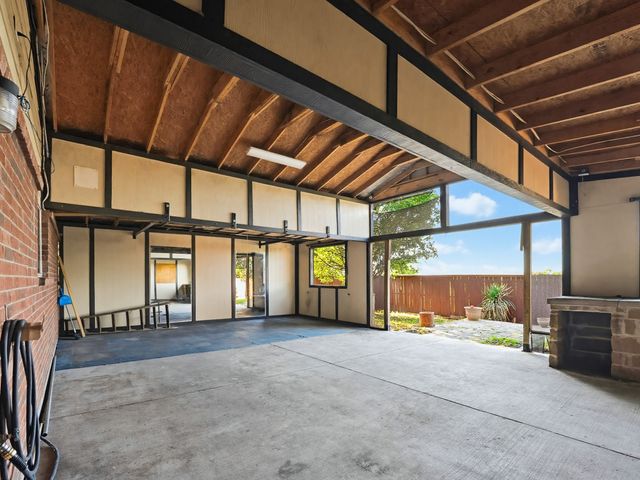 345 Chalkstone Drive, Fort Worth, TX 76131